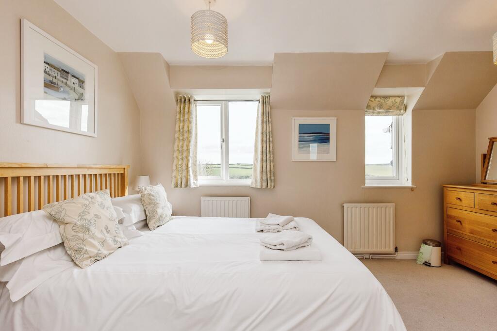 2 bedroom end of terrace house for sale in Sarahs Court, Padstow