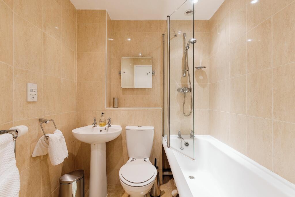 2 bedroom end of terrace house for sale in Sarahs Court, Padstow