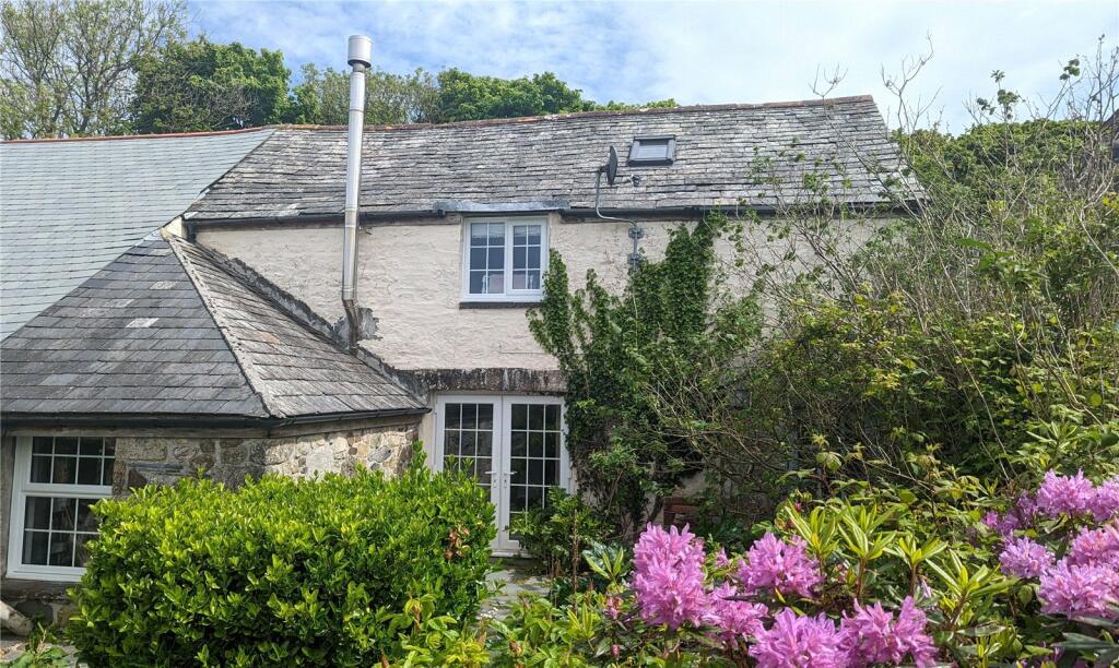 3 bedroom semidetached house for sale in Mayrose Farm, Helstone, Nr