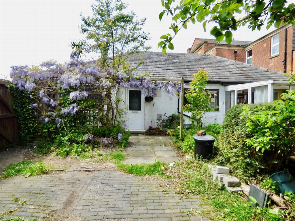 2 bedroom bungalow for sale in Garstang Road, Preston, Lancashire, PR1