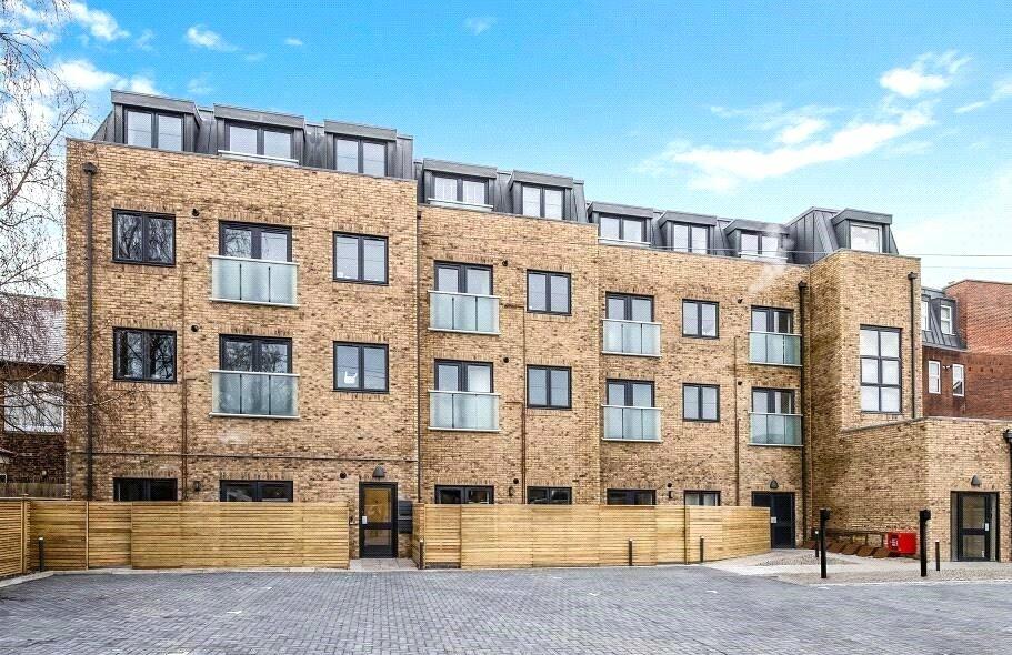 Main image of property: High Street, Horley, RH6