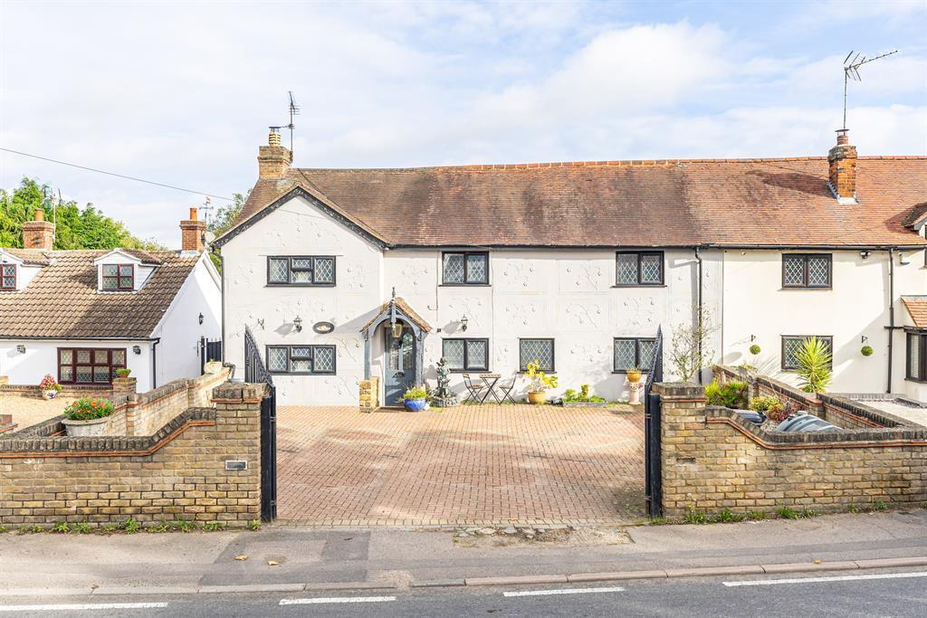 4 bedroom semidetached house for sale in Epping Road, Nazeing, EN9