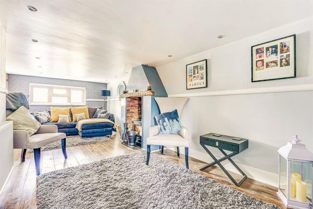 4 bedroom semidetached house for sale in Epping Road, Nazeing, EN9