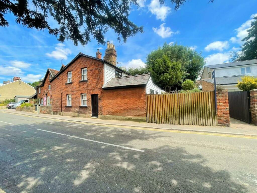 2 bedroom end of terrace house for sale in Cappell Lane, Stanstead