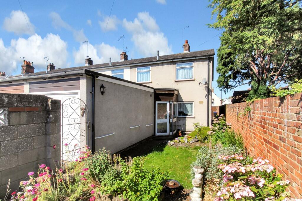 3 bedroom end of terrace house for sale in Mill Race,Stanstead Abbotts