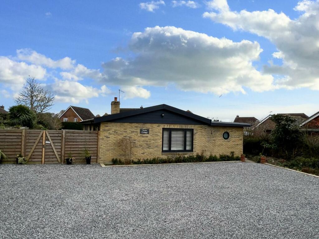 4 bedroom detached bungalow for sale in Tenterden, TN30