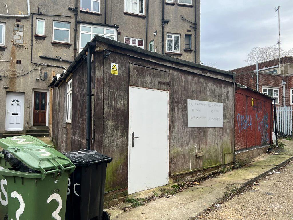 Main image of property: Lingfield Crescent, Falconwood, SE9 2RL