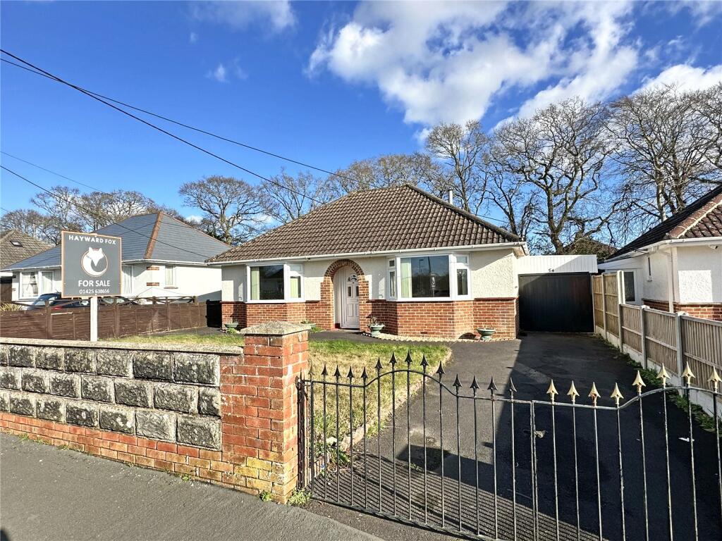 3 bedroom bungalow for sale in Oakwood Avenue, New Milton, Hampshire, BH25