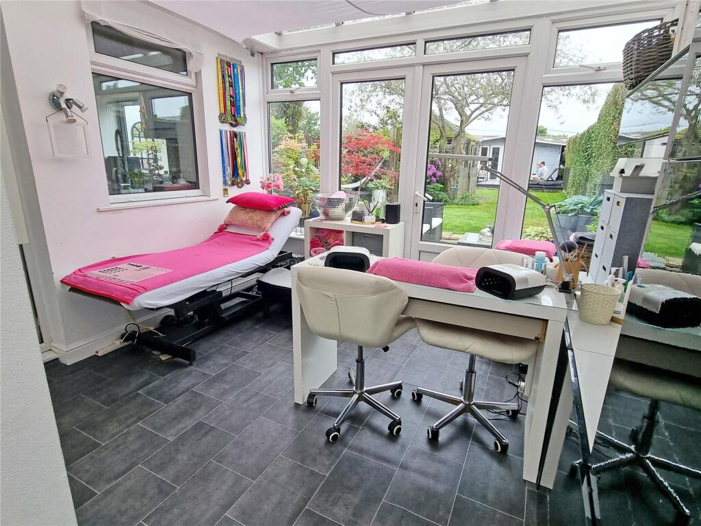 Additional property image - Gore Road, New Milton, Hampshire, BH25