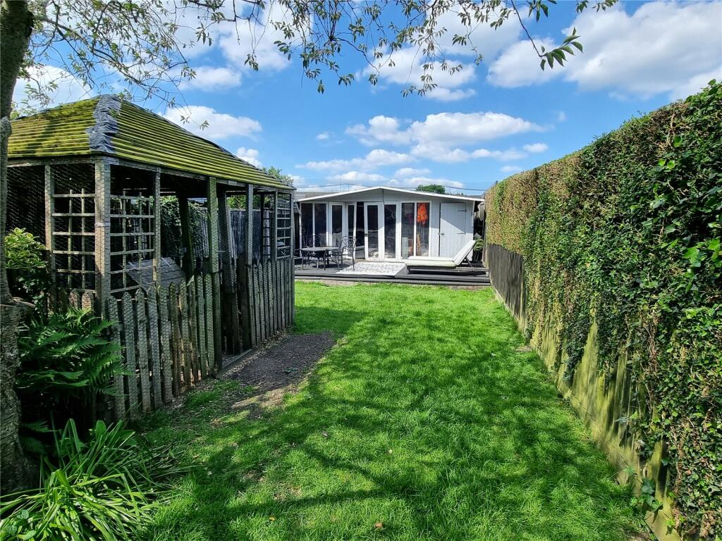 Additional property image - Gore Road, New Milton, Hampshire, BH25