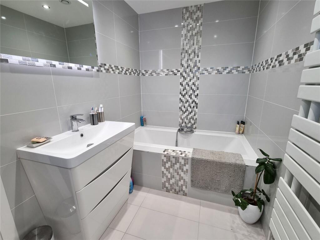 Additional property image - Cliffe Road, Barton on Sea, New Milton, Hampshire, BH25