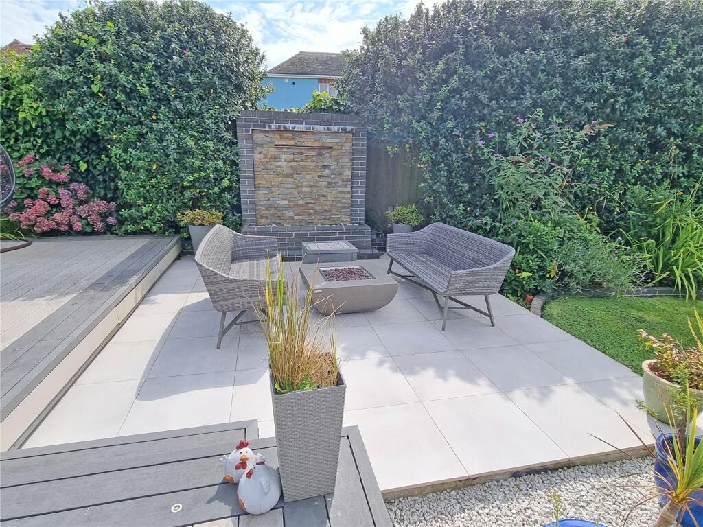 Additional property image - Cliffe Road, Barton on Sea, New Milton, Hampshire, BH25