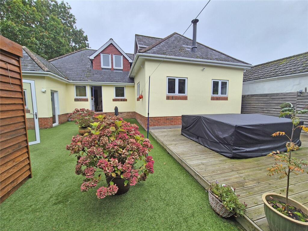 Additional property image - Caird Avenue, New Milton, Hampshire, BH25
