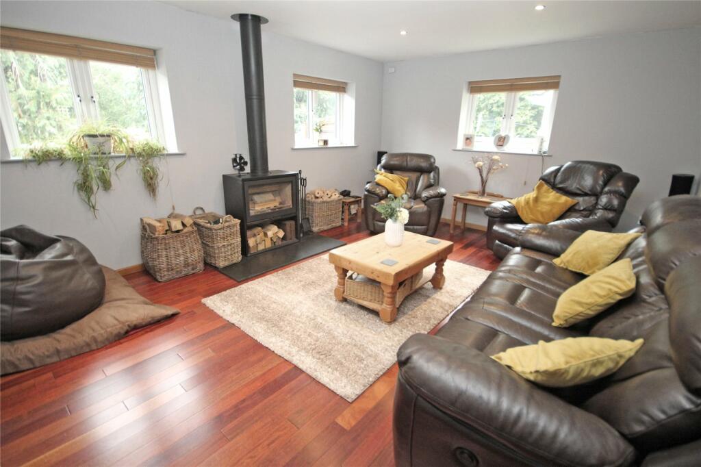 Additional property image - Caird Avenue, New Milton, Hampshire, BH25