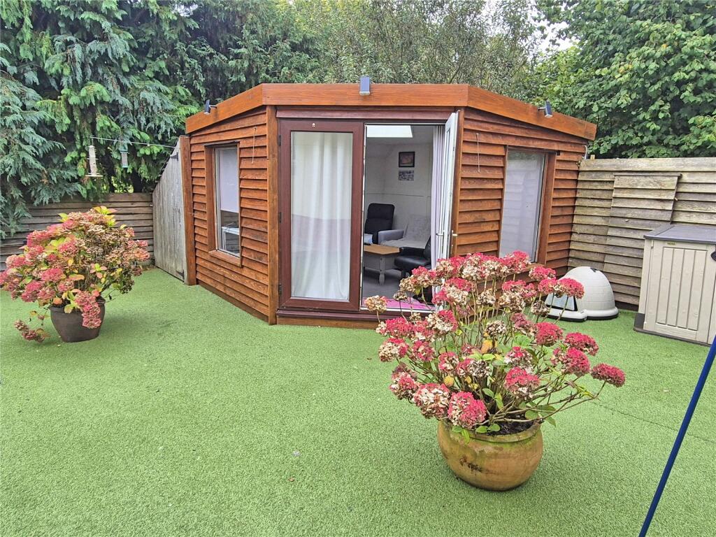 Additional property image - Caird Avenue, New Milton, Hampshire, BH25