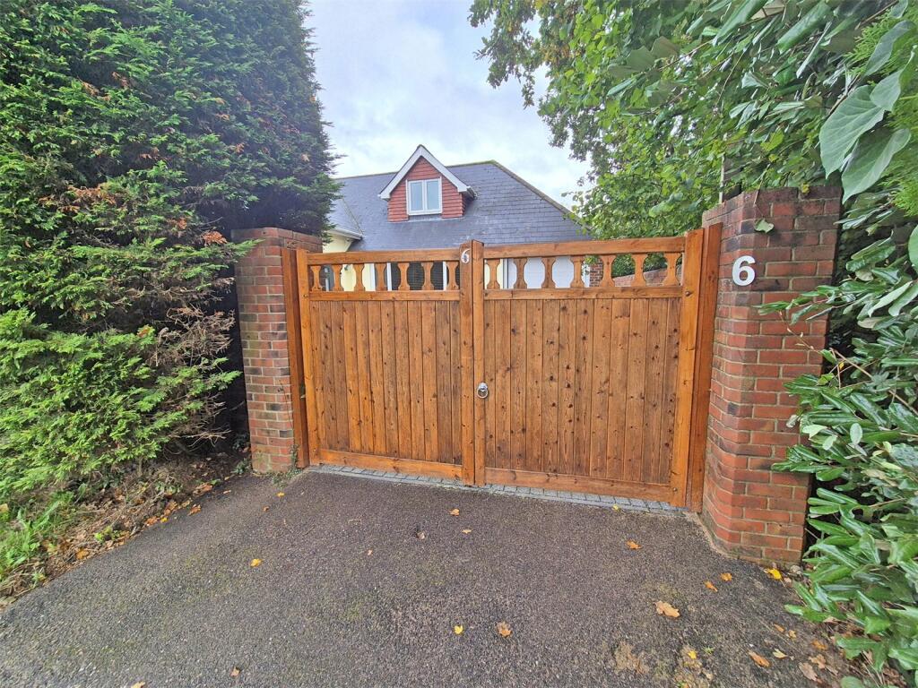 Additional property image - Caird Avenue, New Milton, Hampshire, BH25
