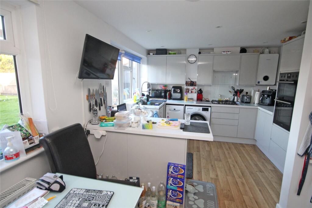 Additional property image - Yew Lane, New Milton, Hampshire, BH25
