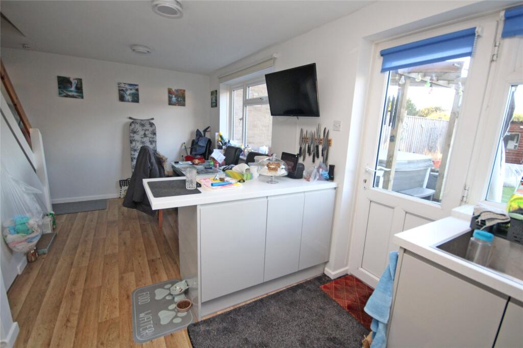 Additional property image - Yew Lane, New Milton, Hampshire, BH25