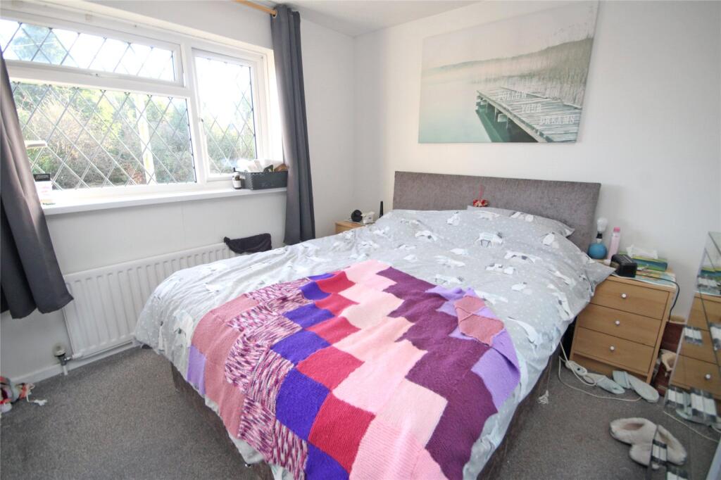 Additional property image - Yew Lane, New Milton, Hampshire, BH25