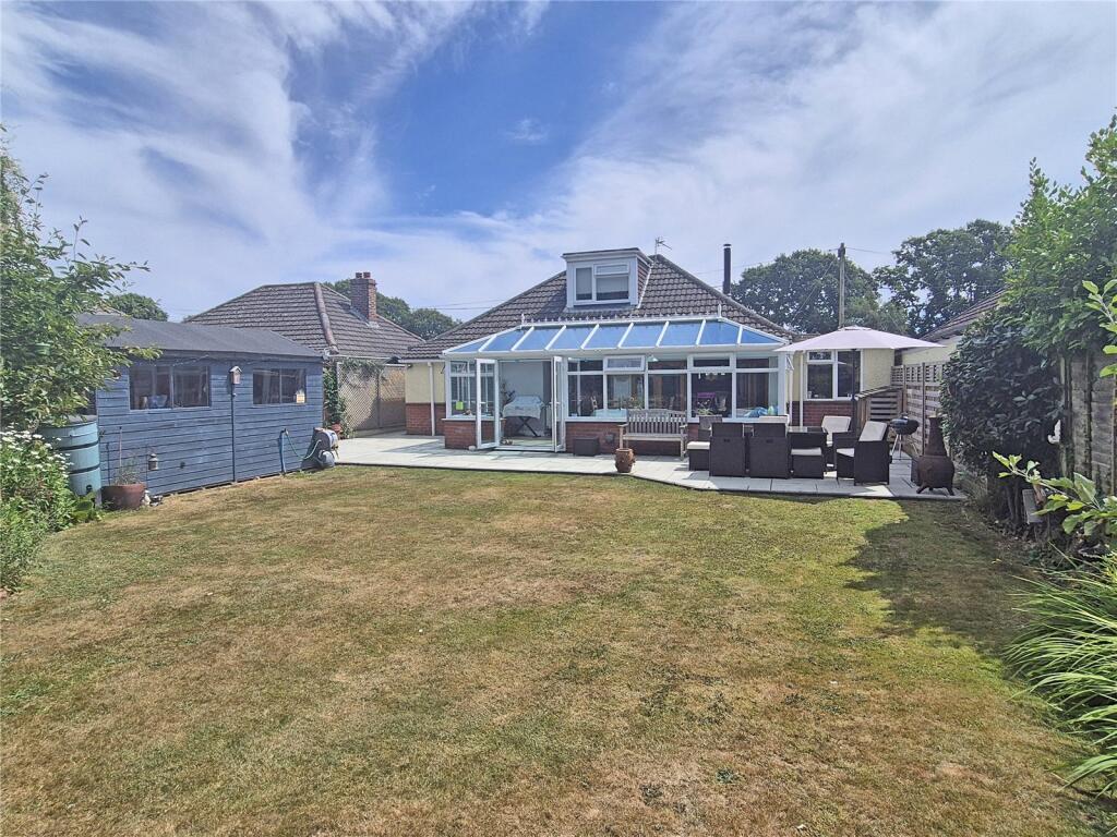 Main image of property: Oakwood Avenue, New Milton, Hampshire, BH25