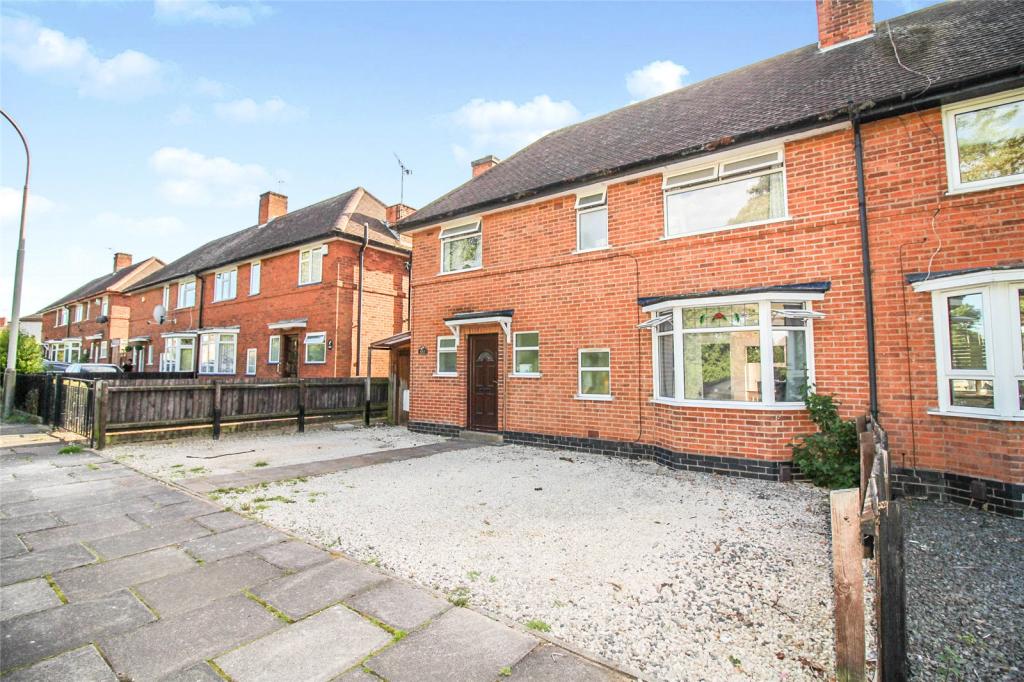 4 bedroom semidetached house for sale in Thurcaston Road, Leicester