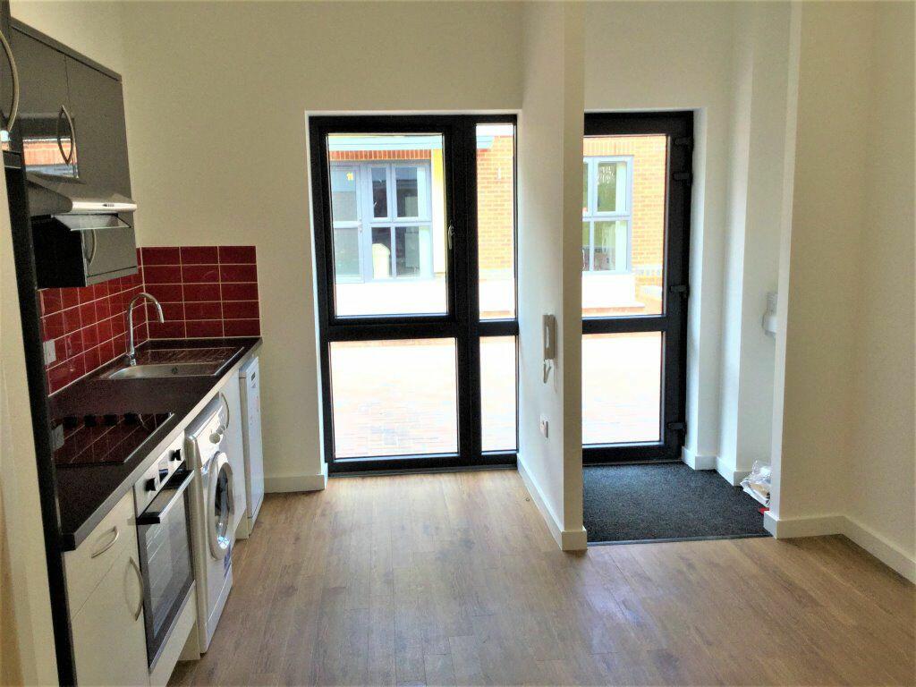 Studio flat for rent in Kiln Court, Sturry Road Ref - 3216, CT1