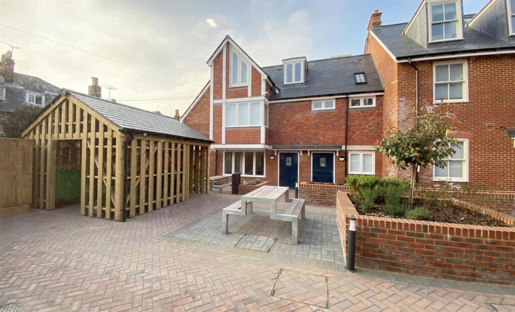 Additional property image - 9 Queningate Mews - Ref 3453