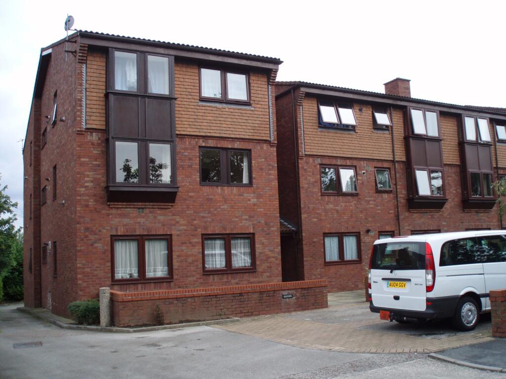 Main image of property: FLAT 3 , HIGHFIELD SOUTH , ROCK FERRY, WIRRAL, CH424NB