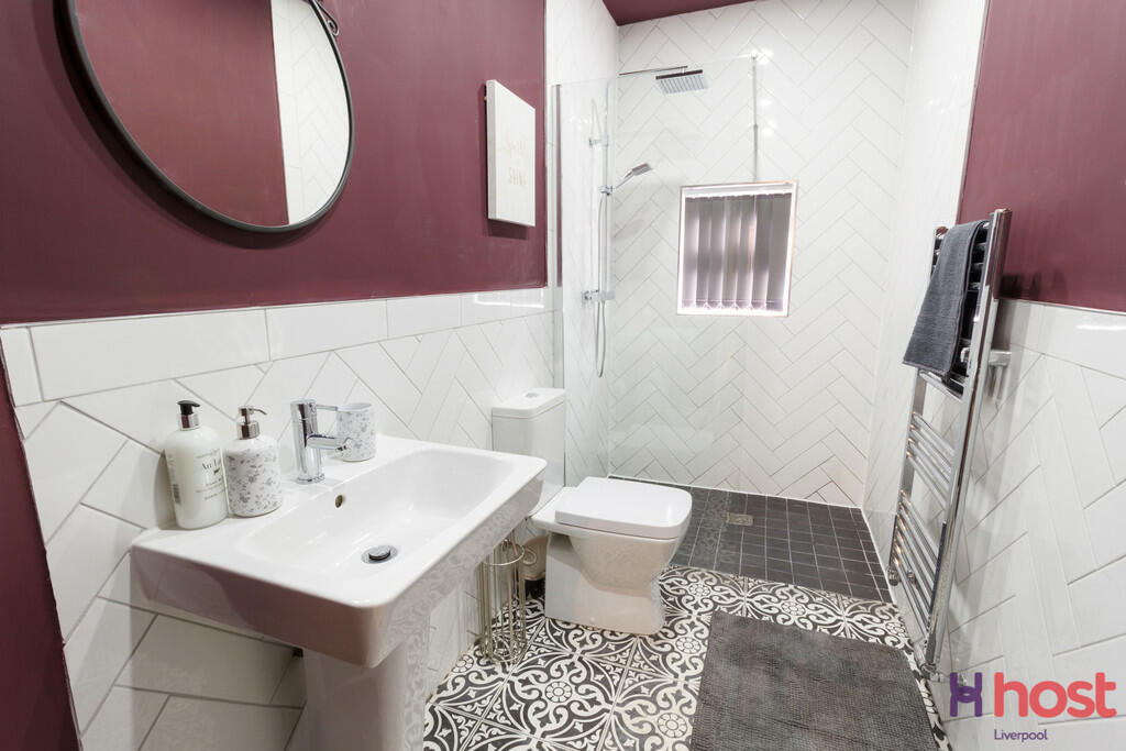 6 bedroom town house for sale in Upper Parliament Street,