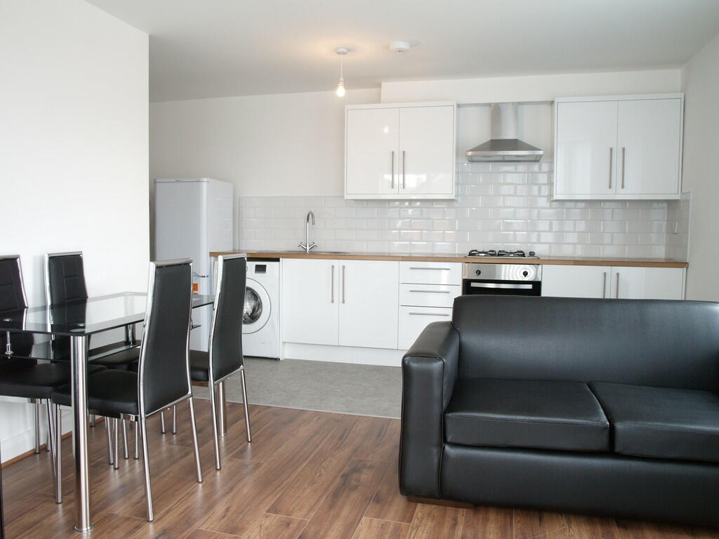 2 bedroom apartment for rent in Stockport Road, Manchester, M13