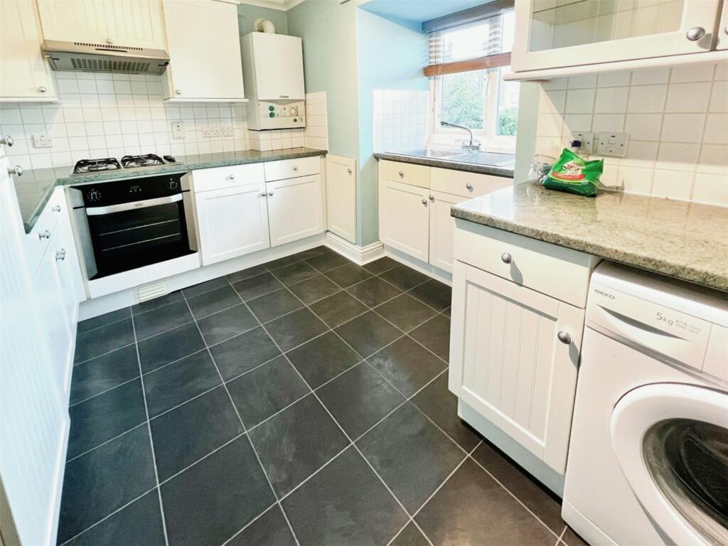 Flat to rent on Poplar Road, Broadstairs, Kent, CT10