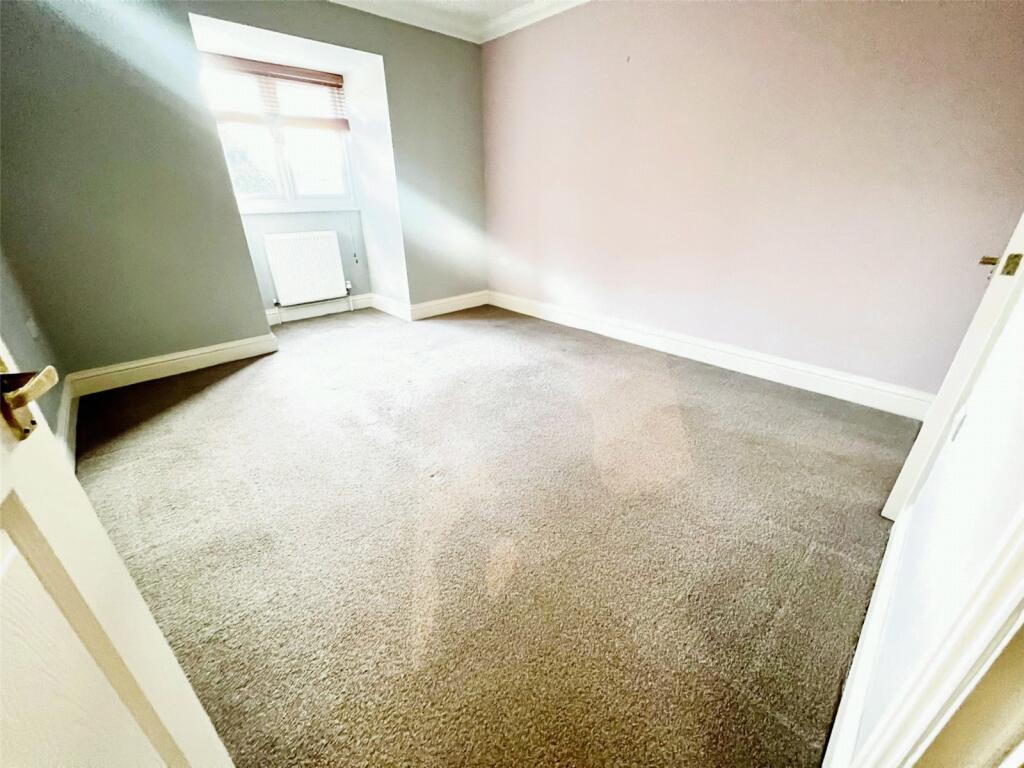 Flat to rent on Poplar Road, Broadstairs, Kent, CT10