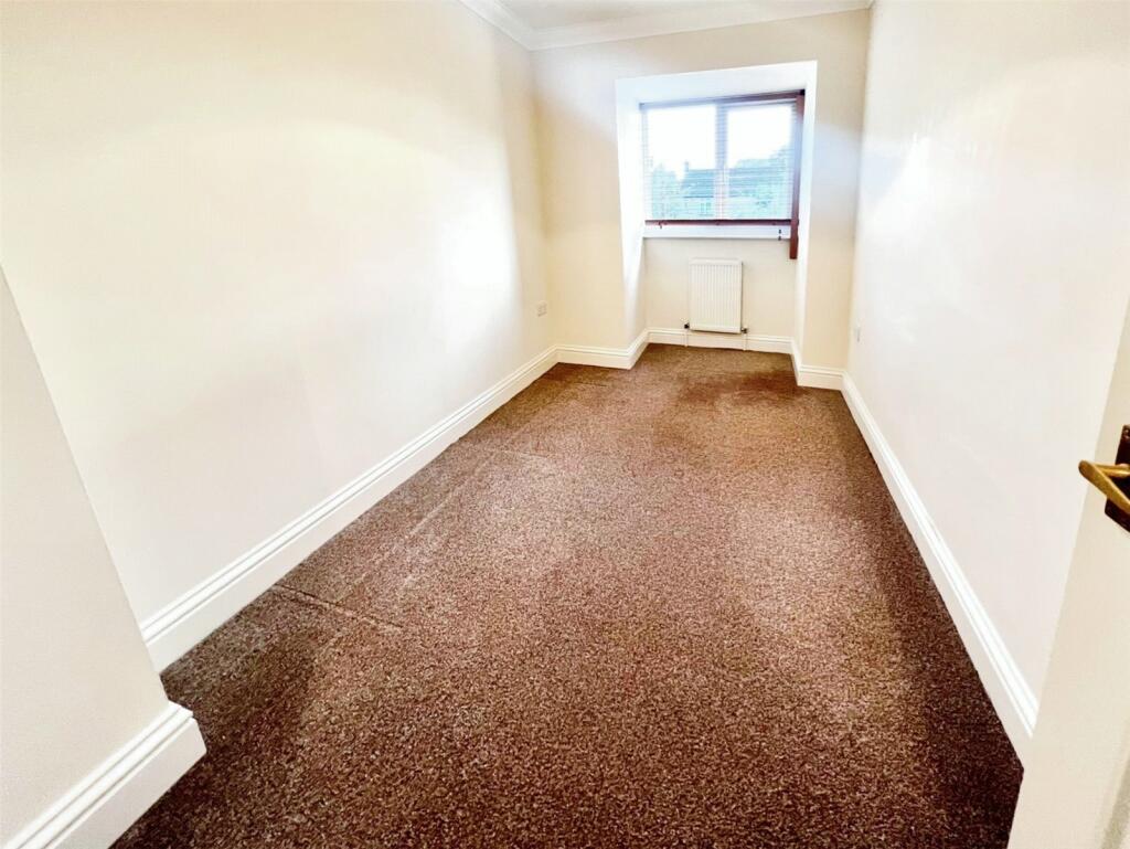 Flat to rent on Poplar Road, Broadstairs, Kent, CT10