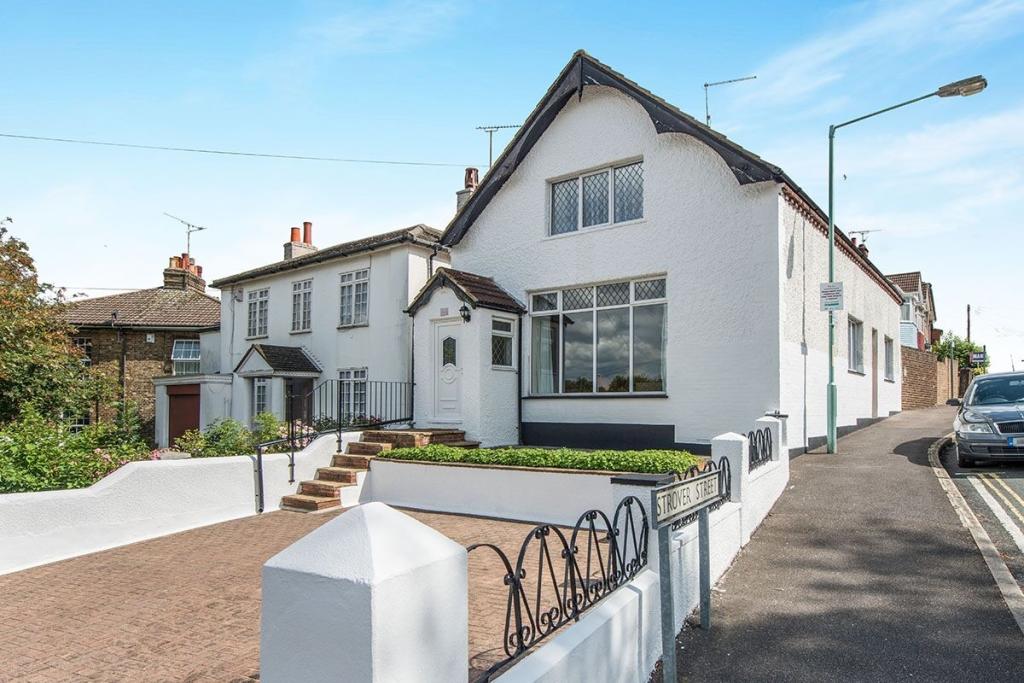 5 bedroom detached house for rent in Mill Road, Gillingham, ME7