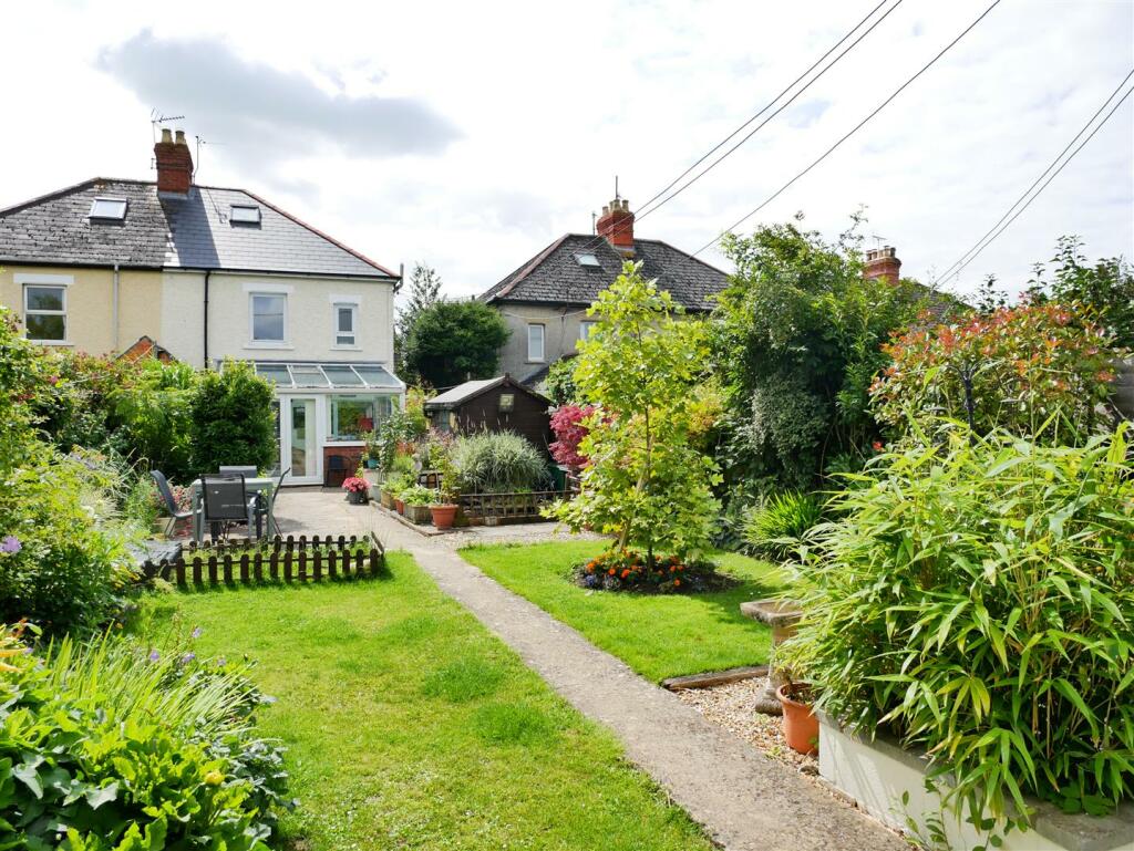 3 bedroom semidetached house for sale in Oxford Road, Calne, SN11