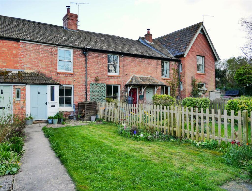 3 bedroom terraced house for sale in Blackland Crossroad, Blacklands