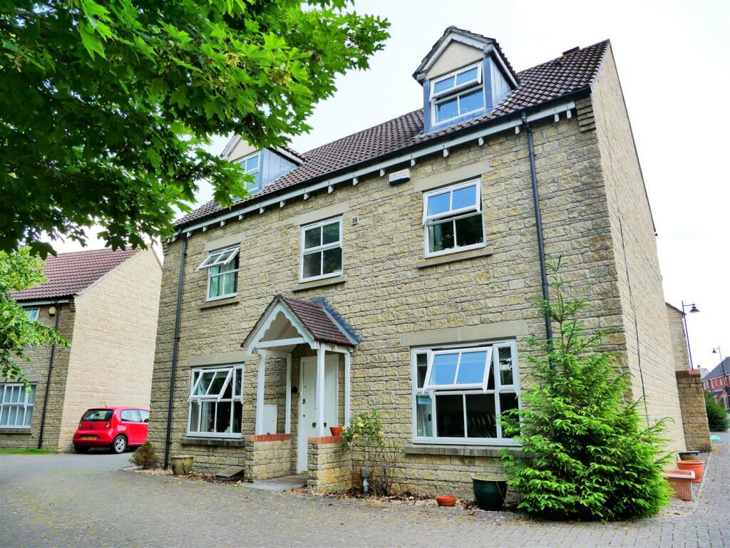 Main image of property: Amberley Close, Calne