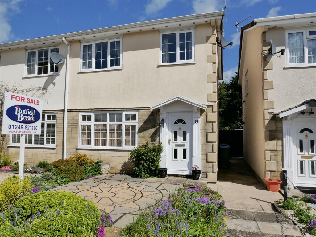 3 bedroom semidetached house for sale in Curzon Close, Calne, SN11
