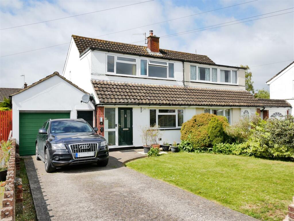 3 bedroom semidetached house for sale in Hungerford Road, Calne, SN11