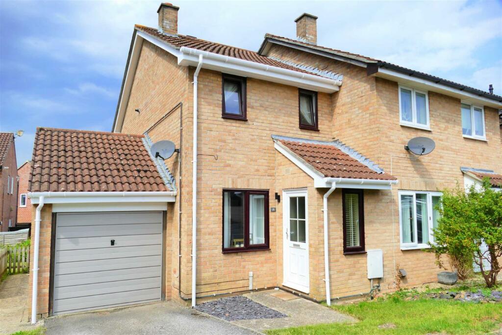 2 bedroom semidetached house for sale in Westerham Walk, Calne, SN11