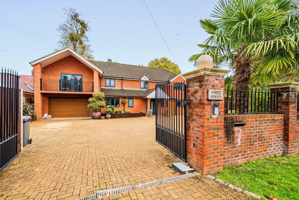 Main image of property: Newlands Drive, Maidenhead, SL6