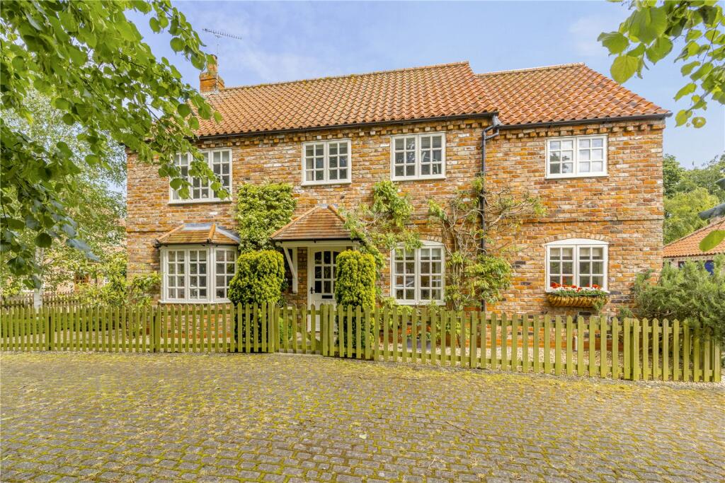 3 bedroom detached house for sale in Cockburn Way, Harmston, Lincoln, LN5