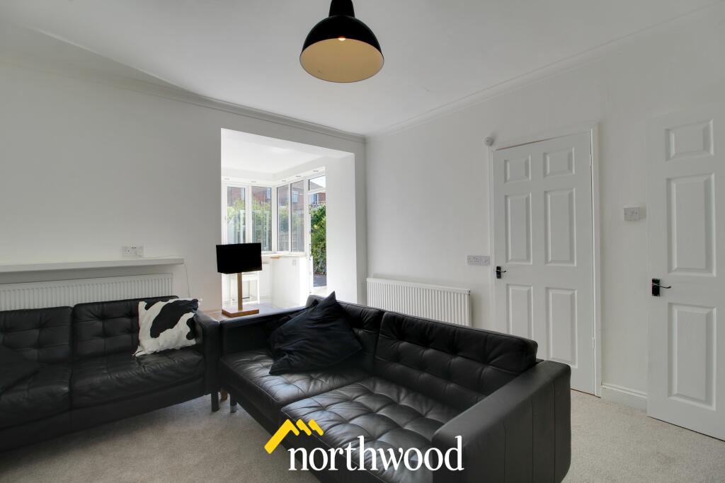 3 bedroom semidetached house for sale in Grove Hill Road, Wheatley