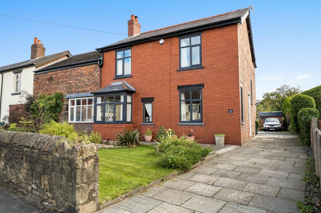 3 bedroom semidetached house for sale in Preston Road, Standish, Wigan
