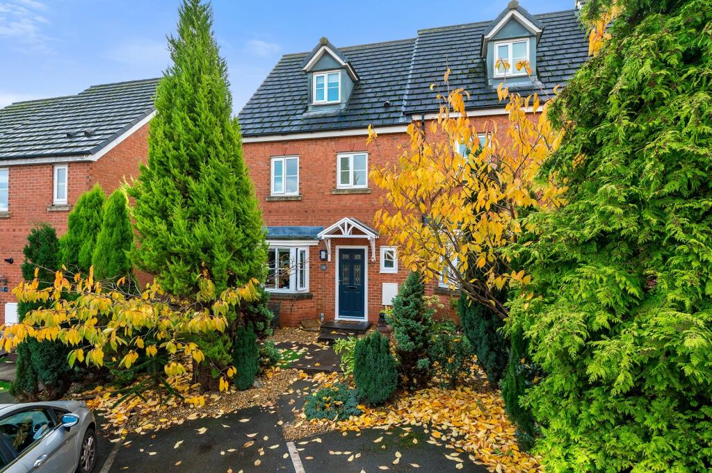 4 bedroom terraced house for sale in Hartley Green Gardens, Billinge, Wigan, Greater Manchester