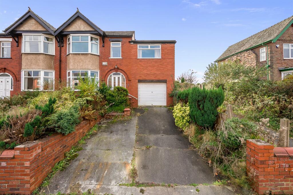 4 bedroom semidetached house for sale in Winstanley Road, Billinge, Wigan, Greater Manchester
