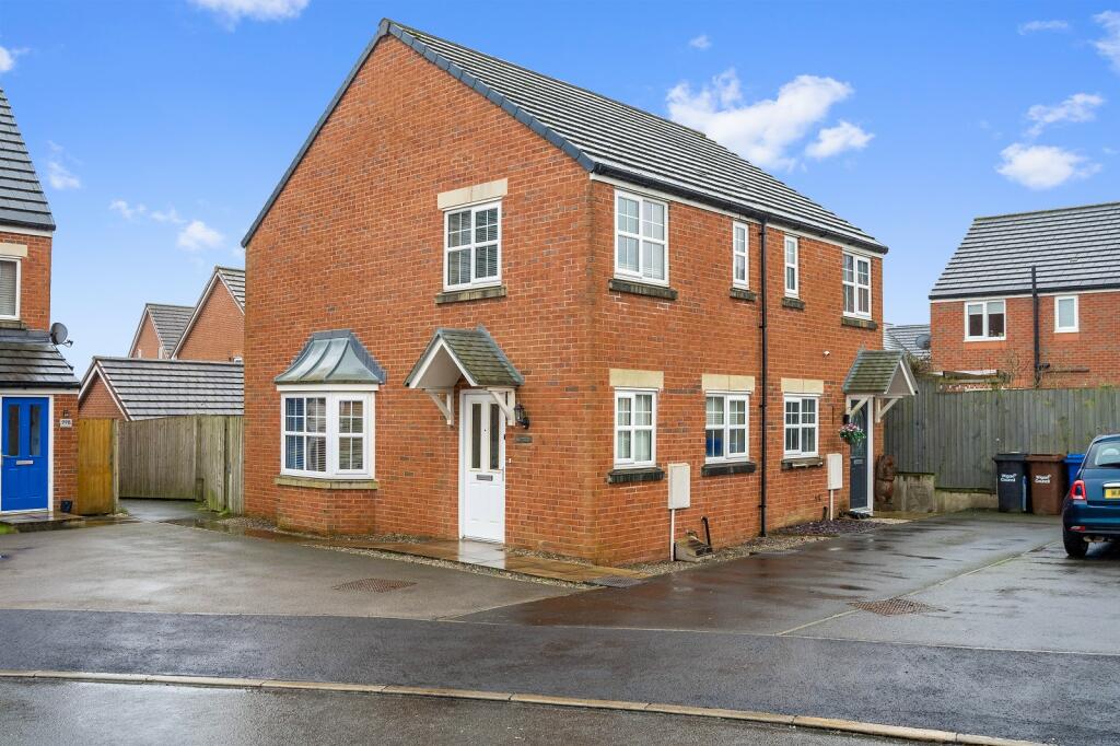 2 bedroom semidetached house for sale in Hartley Green Gardens