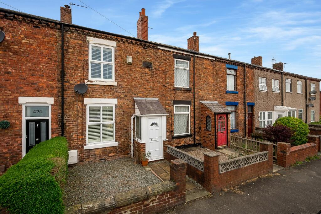 2 bedroom terraced house for sale in Downall Green Road, Ashtonin