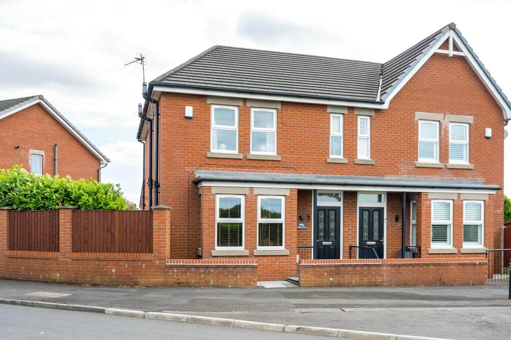 3 bedroom semidetached house for sale in Gathurst Road, Orrell, Wigan