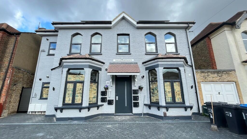 3 bedroom apartment for rent in Graham Road, Mitcham, CR4